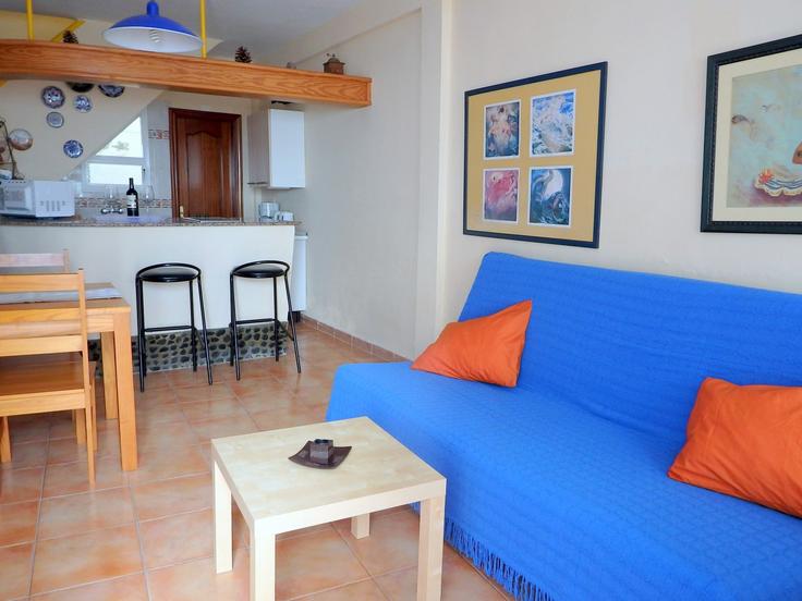 Santa Cruz de Tenerife Santa Cruz de TenerifeのBuilding Vial Camino - top-kanaren - 1359793のアパートメントにある、モダンな家具を備えたエレガントなデザインのリビングルーム