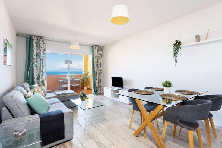 Elegante sala de estar con mobiliario moderno en un apartamento en Building Calle Aragon - top-kanaren - 1359826 en Costa Adeje, Costa Adeje