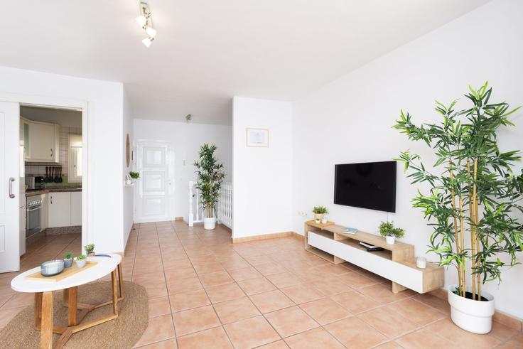 Candelaria CandelariaのBuilding Avenida Maritima - top-kanaren - 1359831のアパートメントにある、モダンな家具を備えたエレガントなデザインのリビングルーム