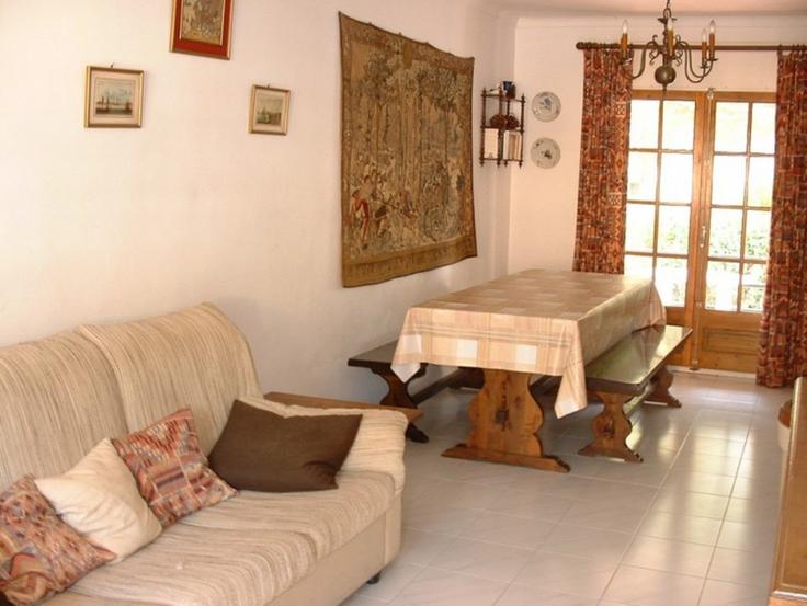 Sala de estar elegantemente projetada com móveis modernos em um apartamento no Building Avinguda de Montgó - torrent-api - 1387974 em L'Escala, L'Escala Sala de estar elegantemente projetada com móveis modernos em um apartamento no Building Avinguda de Montgó - torrent-api - 1387974 em L'Escala, L'Escala