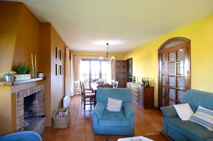 Building Carrer d'Andorra - torrent-api - 1387807 adresindeki bir dairede modern mobilyalarla zarif bir şekilde tasarlanmış oturma odası La Torre Vella, La Torre Vella