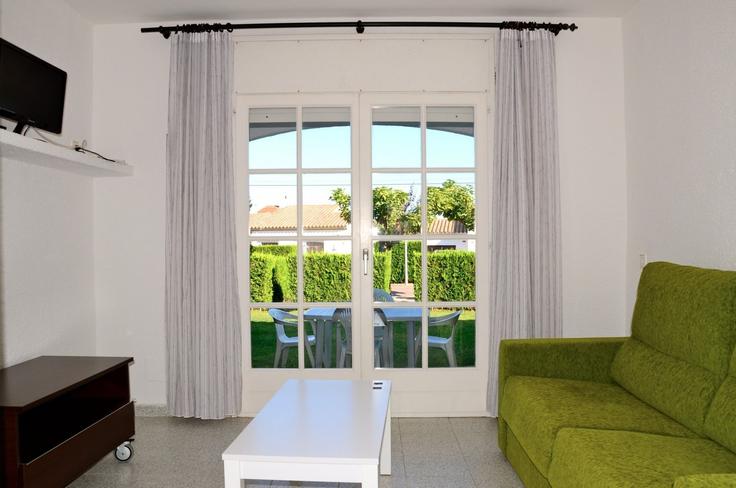 Salle de séjour élégante avec mobilier moderne dans un appartement à Building Paratge Camp Fèlix - torrent-api - 1387970 à Torroella de Montgrí, Torroella de Montgrí Salle de séjour élégante avec mobilier moderne dans un appartement à Building Paratge Camp Fèlix - torrent-api - 1387970 à Torroella de Montgrí, Torroella de Montgrí