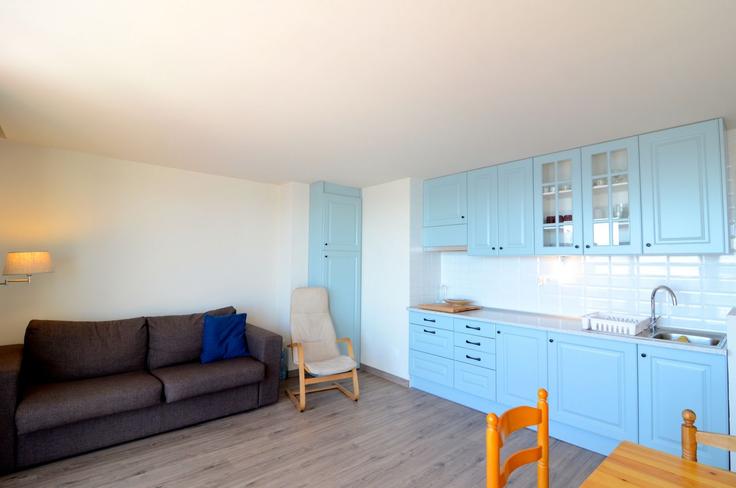 Sala de estar elegantemente projetada com móveis modernos em um apartamento no Building Carrer de la Torre - torrent-api - 1387856 em L'Escala, L'Escala Sala de estar elegantemente projetada com móveis modernos em um apartamento no Building Carrer de la Torre - torrent-api - 1387856 em L'Escala, L'Escala