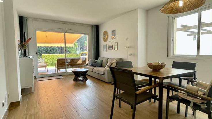 Pals, Pals에 위치한 Building Carrer del Golf - torrent-api - 1395601 유닛의 세련된 인테리어가 돋보이는 거실