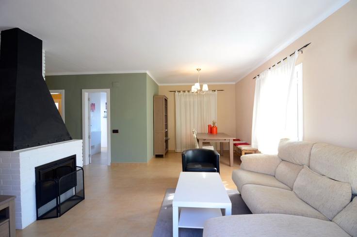 Salle de séjour élégante avec mobilier moderne dans un appartement à Building Passatge Gamma - torrent-api - 1395523 à Torroella de Montgrí, Torroella de Montgrí Salle de séjour élégante avec mobilier moderne dans un appartement à Building Passatge Gamma - torrent-api - 1395523 à Torroella de Montgrí, Torroella de Montgrí