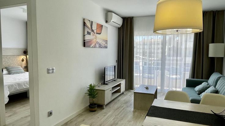 Building Avinguda de Roma - torrent-api - 1395602 adresindeki bir dairede modern mobilyalarla zarif bir şekilde tasarlanmış oturma odası L'Estartit, L'Estartit Building Avinguda de Roma - torrent-api - 1395602 adresindeki bir dairede modern mobilyalarla zarif bir şekilde tasarlanmış oturma odası L'Estartit, L'Estartit