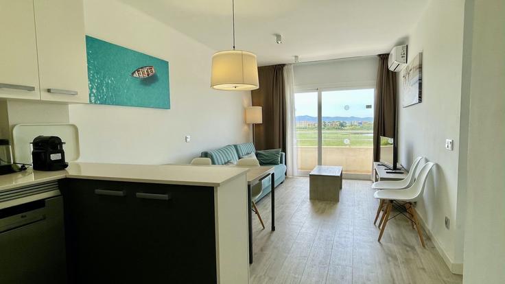 Building Avinguda de Roma - torrent-api - 1395629 adresindeki bir dairede modern mobilyalarla zarif bir şekilde tasarlanmış oturma odası L'Estartit, L'Estartit Building Avinguda de Roma - torrent-api - 1395629 adresindeki bir dairede modern mobilyalarla zarif bir şekilde tasarlanmış oturma odası L'Estartit, L'Estartit