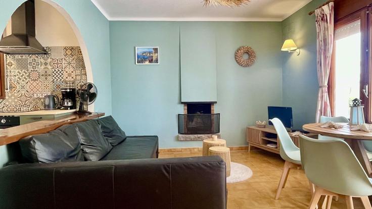 Salle de séjour élégante avec mobilier moderne dans un appartement à Building Carrer Alemanya - torrent-api - 1395622 à Torroella de Montgrí, Torroella de Montgrí Salle de séjour élégante avec mobilier moderne dans un appartement à Building Carrer Alemanya - torrent-api - 1395622 à Torroella de Montgrí, Torroella de Montgrí