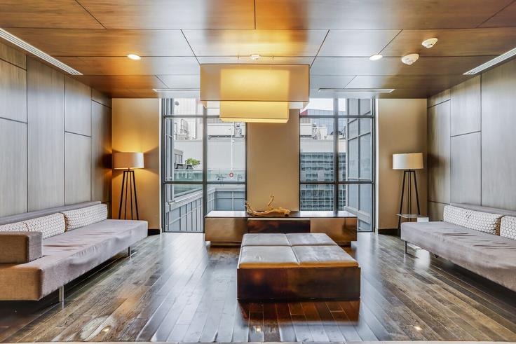 Toronto Old TorontoのBuilding Blue Jays Way - tostays - 1320244のアパートメントにある、モダンな家具を備えたエレガントなデザインのリビングルーム