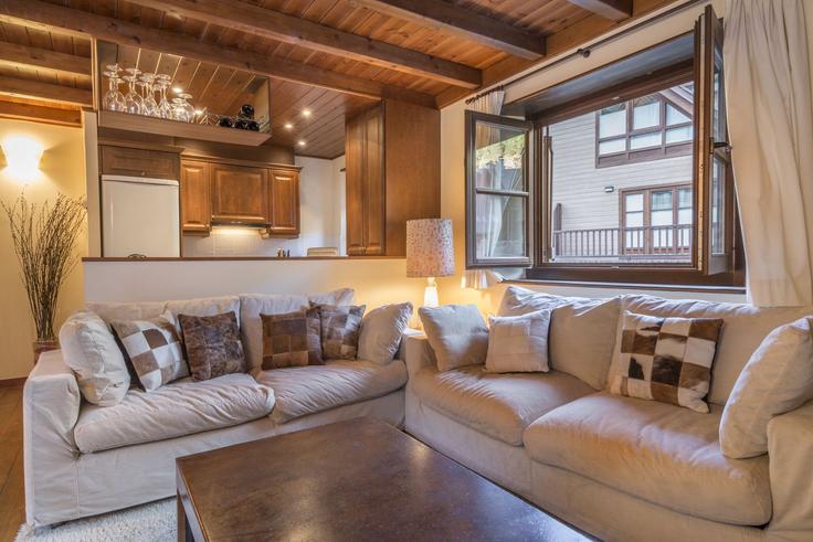 Baqueira, Baqueira 소재 Building Calle Perimetrau - totiaran-sl - 1336162 유닛에 마련된, 현대적인 가구로 꾸며진 우아한 디자인의 거실 Baqueira, Baqueira 소재 Building Calle Perimetrau - totiaran-sl - 1336162 유닛에 마련된, 현대적인 가구로 꾸며진 우아한 디자인의 거실