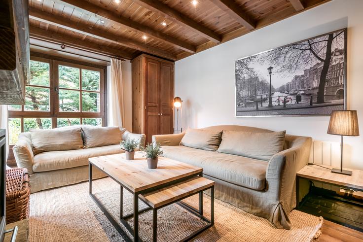 Sala de estar elegantemente projetada com móveis modernos em um apartamento no Building Calle Perimetrau - totiaran-sl - 1336142 em Baqueira, Baqueira Sala de estar elegantemente projetada com móveis modernos em um apartamento no Building Calle Perimetrau - totiaran-sl - 1336142 em Baqueira, Baqueira