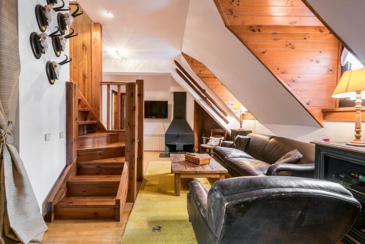 Baqueira, Baqueira 소재 Building Carretera a Beret - totiaran-sl - 1336177 유닛에 마련된, 현대적인 가구로 꾸며진 우아한 디자인의 거실 Baqueira, Baqueira 소재 Building Carretera a Beret - totiaran-sl - 1336177 유닛에 마련된, 현대적인 가구로 꾸며진 우아한 디자인의 거실