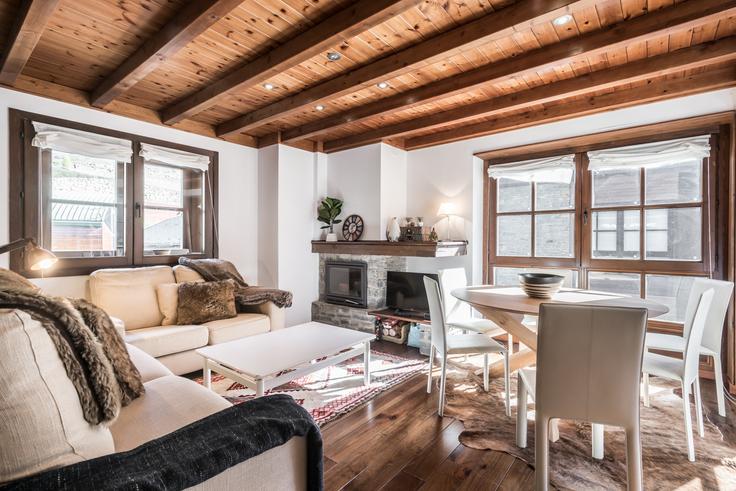 Baqueira, Baqueira 소재 Building Calle Perimetrau - totiaran-sl - 1336204 유닛에 마련된, 현대적인 가구로 꾸며진 우아한 디자인의 거실 Baqueira, Baqueira 소재 Building Calle Perimetrau - totiaran-sl - 1336204 유닛에 마련된, 현대적인 가구로 꾸며진 우아한 디자인의 거실