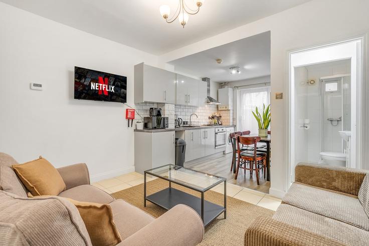 Salle de séjour élégante avec mobilier moderne dans un appartement à Building Bedwell Road - tottenham-abode - 1557641 à London Borough of Haringey, London