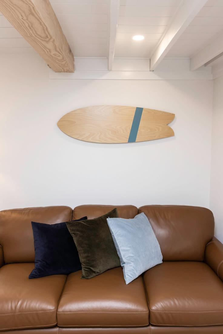 Virginia Beach Virginia BeachのBuilding 19th Street - transcendentstays - 1061274 - USAのアパートメントにある、モダンな家具を備えたエレガントなデザインのリビングルーム