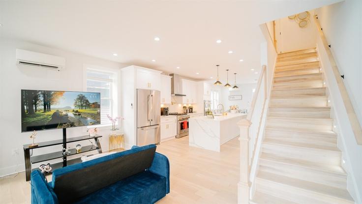 Washington, Washington에 위치한 Building Columbia Road Northwest - traverse - 1696802 유닛의 세련된 인테리어가 돋보이는 거실