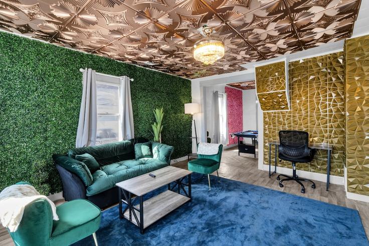 Sala de estar elegantemente projetada com móveis modernos em um apartamento no Building Shumway Street - traverse - 1696764 em Buffalo, Buffalo