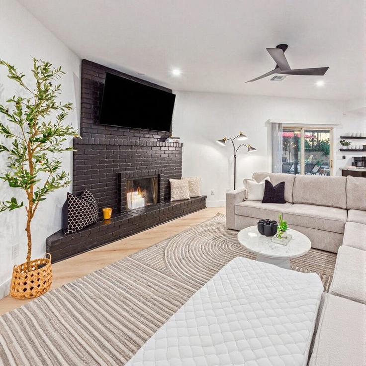 Phoenix, Phoenix에 위치한 Building East Thunderbird Road - travli-hospitality-co-1 - 1609016 유닛의 세련된 인테리어가 돋보이는 거실