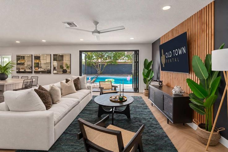 Phoenix PhoenixのBuilding East Paradise Drive - travli-hospitality-co - 1558595のアパートメントにある、モダンな家具を備えたエレガントなデザインのリビングルーム