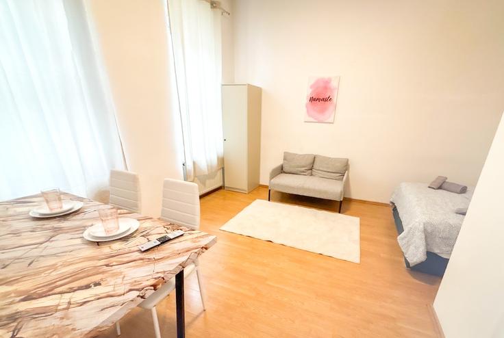 Salle de séjour élégante avec mobilier moderne dans un appartement à Building Marinelligasse - treasure-host24-gmbh - 1581737 à Vienna, Vienna