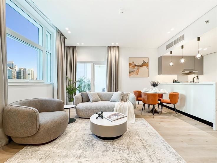 Building Street 38 - trophy - 1356410 adresindeki bir dairede modern mobilyalarla zarif bir şekilde tasarlanmış oturma odası Lakewood, Lakewood Building Street 38 - trophy - 1356410 adresindeki bir dairede modern mobilyalarla zarif bir şekilde tasarlanmış oturma odası Lakewood, Lakewood