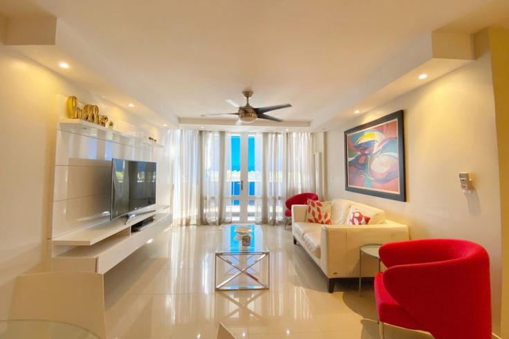 Cangrejo Arriba, Carolina에 위치한 Building Avenida Isla Verde - tropicalia - 1642837 유닛의 세련된 인테리어가 돋보이는 거실 Cangrejo Arriba, Carolina에 위치한 Building Avenida Isla Verde - tropicalia - 1642837 유닛의 세련된 인테리어가 돋보이는 거실