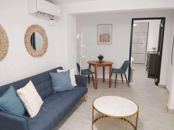 San Juan SanturceのBuilding Calle Luisa - tropicalia - 1642872のアパートメントにある、モダンな家具を備えたエレガントなデザインのリビングルーム