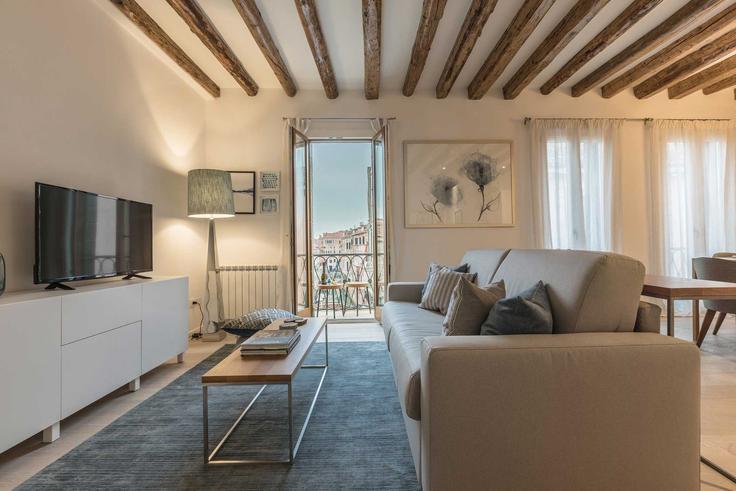 Salle de séjour élégante avec mobilier moderne dans un appartement à Building Campiello dei Orbi - trulyvenice - 1352398 à Venice, Venice Salle de séjour élégante avec mobilier moderne dans un appartement à Building Campiello dei Orbi - trulyvenice - 1352398 à Venice, Venice