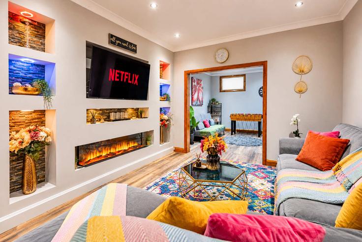 Sala de estar elegantemente projetada com móveis modernos em um apartamento no Building Marion Street - trusted-home-managements-ltd - 1695550 em Splott, Cardiff Sala de estar elegantemente projetada com móveis modernos em um apartamento no Building Marion Street - trusted-home-managements-ltd - 1695550 em Splott, Cardiff