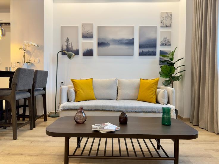 Salle de séjour élégante avec mobilier moderne dans un appartement à Building Lagoumitzi - tt-luxury-homes - 1586151 à South Athens, Athens Salle de séjour élégante avec mobilier moderne dans un appartement à Building Lagoumitzi - tt-luxury-homes - 1586151 à South Athens, Athens