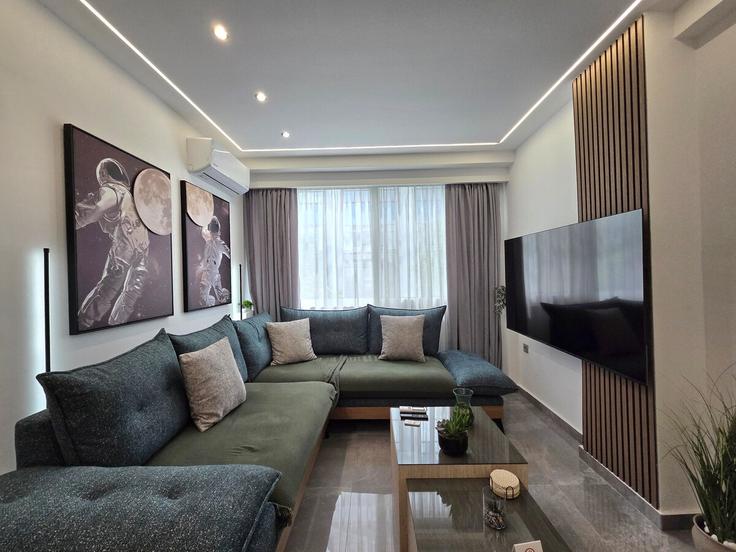 Salle de séjour élégante avec mobilier moderne dans un appartement à Building Kassomouli - tt-luxury-homes - 1586163 à Central Athens, Athens