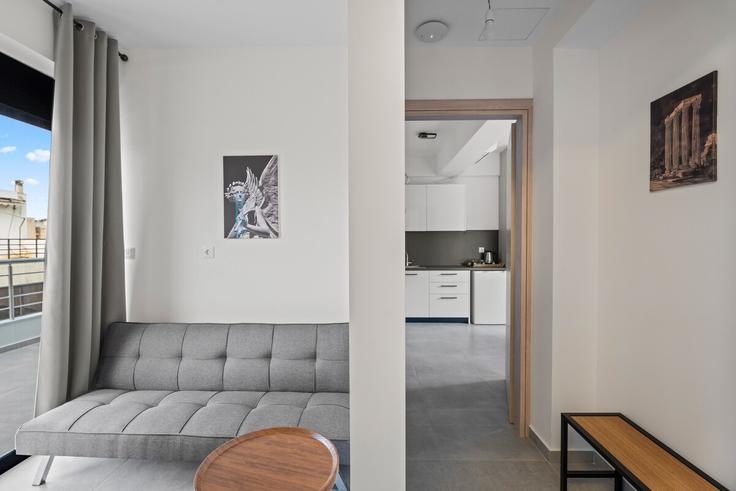 Salle de séjour élégante avec mobilier moderne dans un appartement à Building Tharipou - tt-luxury-homes - 1586158 à Central Athens, Athens