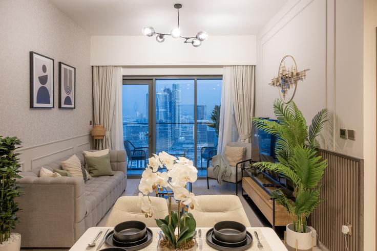 Elegant gestaltetes Wohnzimmer mit moderner Einrichtung in einer Wohnung im Building Burj Khalifa Boulevard - udh - 1386732 in Downtown Dubai, Dubai