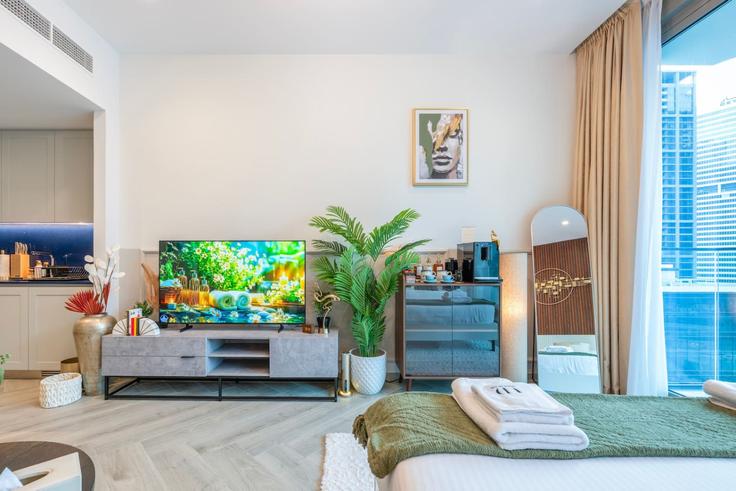 Elegant gestaltetes Wohnzimmer mit moderner Einrichtung in einer Wohnung im Building Tariaq Bedon Esm - udh - 1501201 in Business Bay, Dubai