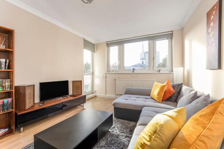Sala de estar elegantemente projetada com móveis modernos em um apartamento no Building Central Street - udoma-limited - 1438300 em London Borough of Islington, London Sala de estar elegantemente projetada com móveis modernos em um apartamento no Building Central Street - udoma-limited - 1438300 em London Borough of Islington, London