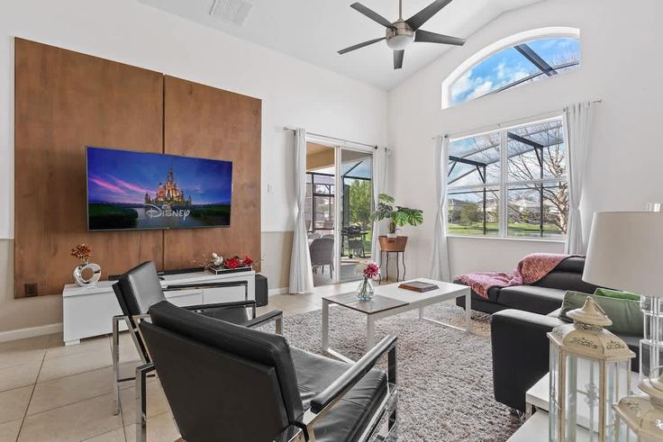 Kissimmee, Kissimmee에 위치한 Building Marcello Boulevard - une-homes - 1280925 - MCO 유닛의 세련된 인테리어가 돋보이는 거실