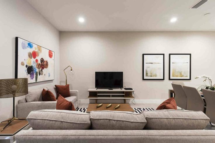 Kissimmee, Kissimmee에 위치한 Building Sunny Dreams Lane - une-homes - 1280919 - MCO 아파트의 세련된 인테리어가 돋보이는 거실