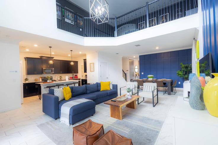 Kissimmee, Kissimmee에 위치한 Building Paragraph Drive - une-homes - 1280954 - MCO 유닛의 세련된 인테리어가 돋보이는 거실