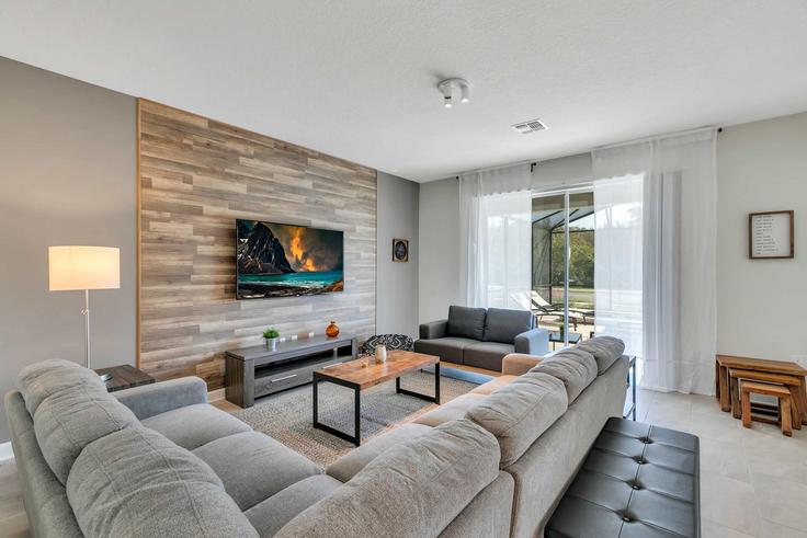 Kissimmee KissimmeeのBuilding Bookmark Drive - une-homes - 1374600のアパートメントにある、モダンな家具を備えたエレガントなデザインのリビングルーム