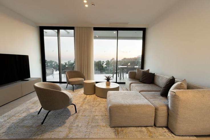 La Vila Joiosa, La Vila Joiosa에 위치한 Building Partida Torres Norte Urb - united-renters - 1346654 아파트의 세련된 인테리어가 돋보이는 거실 La Vila Joiosa, La Vila Joiosa에 위치한 Building Partida Torres Norte Urb - united-renters - 1346654 아파트의 세련된 인테리어가 돋보이는 거실