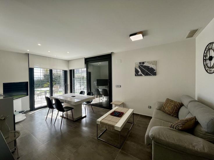 Arenals del Sol, Arenals del Sol에 위치한 Building Paseo Soria - united-renters - 1346656 유닛의 세련된 인테리어가 돋보이는 거실