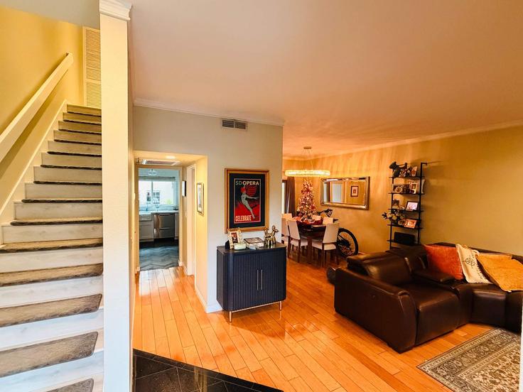 San Diego San DiegoのBuilding Washington Street - upon-arrival-hospitality - 1461264のアパートメントにある、モダンな家具を備えたエレガントなデザインのリビングルーム