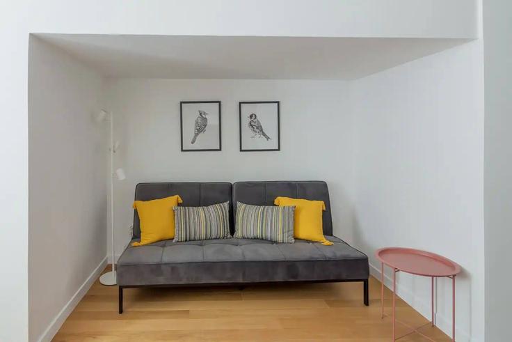 Elegant gestaltetes Wohnzimmer mit moderner Einrichtung in einer Wohnung im Building Neofitou Douka - upopsi - 1365839 in Central Athens, Athens Elegant gestaltetes Wohnzimmer mit moderner Einrichtung in einer Wohnung im Building Neofitou Douka - upopsi - 1365839 in Central Athens, Athens