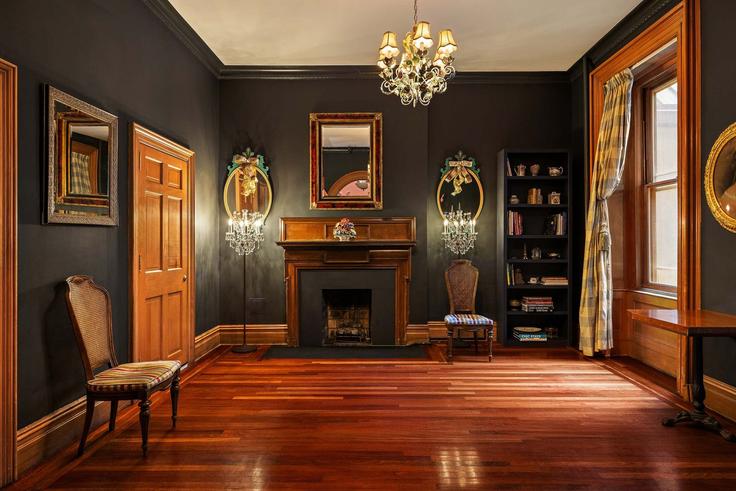 Salle de séjour élégante avec mobilier moderne dans un appartement à Building Irving Place - upstateish - 1509831 à Manhattan, New York Salle de séjour élégante avec mobilier moderne dans un appartement à Building Irving Place - upstateish - 1509831 à Manhattan, New York