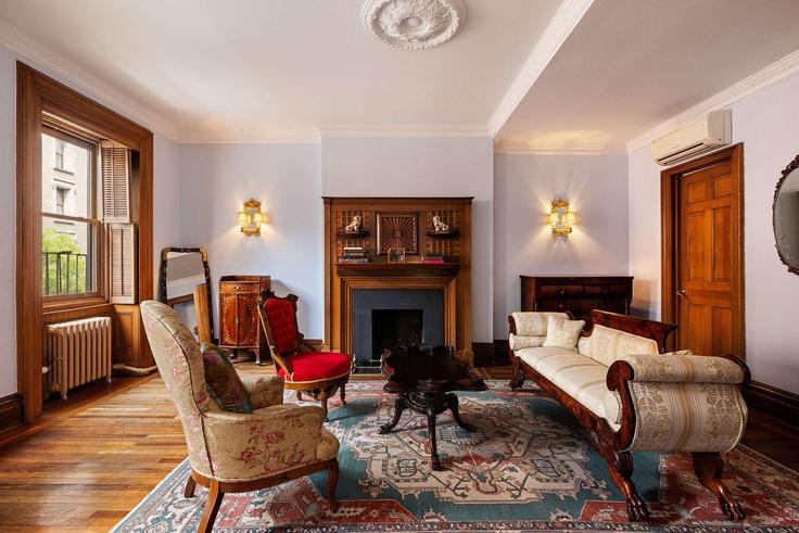 Salle de séjour élégante avec mobilier moderne dans un appartement à Building Irving Place - upstateish - 1511619 à Manhattan, New York Salle de séjour élégante avec mobilier moderne dans un appartement à Building Irving Place - upstateish - 1511619 à Manhattan, New York