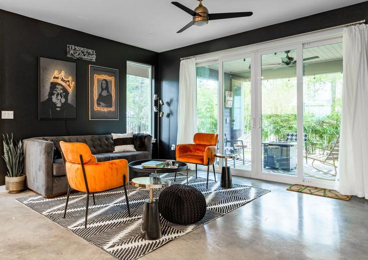 Elegantly designed living room with modern furnishings in an apartment at Building Waller Street - upstay - 1244651 - ATX in Austin, Austin Elegantly designed living room with modern furnishings in an apartment at Building Waller Street - upstay - 1244651 - ATX in Austin, Austin