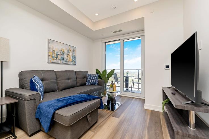 Building Wellington Street South - upstay - 1584092 adresindeki bir dairede modern mobilyalarla zarif bir şekilde tasarlanmış oturma odası Forest Hill, Kitchener Building Wellington Street South - upstay - 1584092 adresindeki bir dairede modern mobilyalarla zarif bir şekilde tasarlanmış oturma odası Forest Hill, Kitchener
