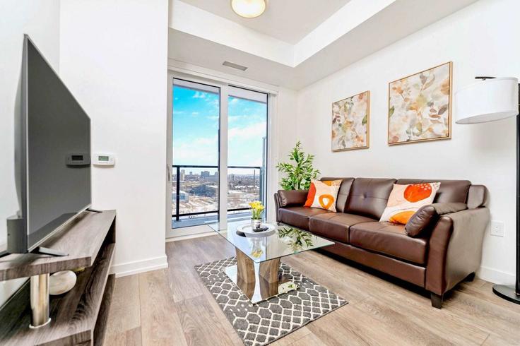 Building King Street West - upstay - 1244665 adresindeki bir dairede modern mobilyalarla zarif bir şekilde tasarlanmış oturma odası Forest Hill, Kitchener Building King Street West - upstay - 1244665 adresindeki bir dairede modern mobilyalarla zarif bir şekilde tasarlanmış oturma odası Forest Hill, Kitchener