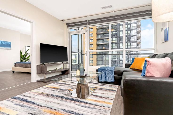 Building Garment Street - upstay - 1584094 adresindeki bir dairede modern mobilyalarla zarif bir şekilde tasarlanmış oturma odası Kitchener, Kitchener Building Garment Street - upstay - 1584094 adresindeki bir dairede modern mobilyalarla zarif bir şekilde tasarlanmış oturma odası Kitchener, Kitchener