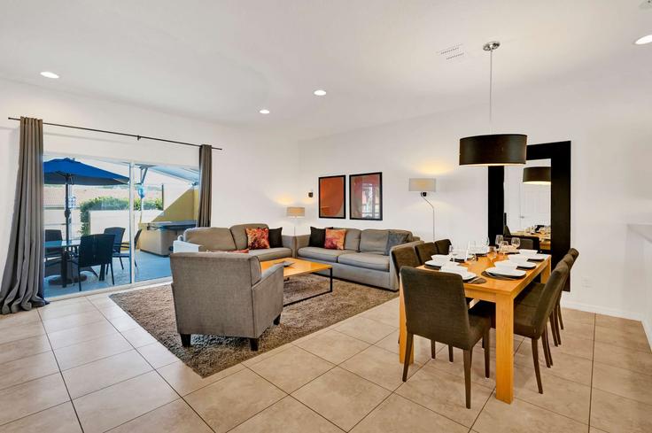 Four Corners, Four Corners에 위치한 Building Bird of Paradise Lane - upstay - 1244705 - MCO 아파트의 세련된 인테리어가 돋보이는 거실